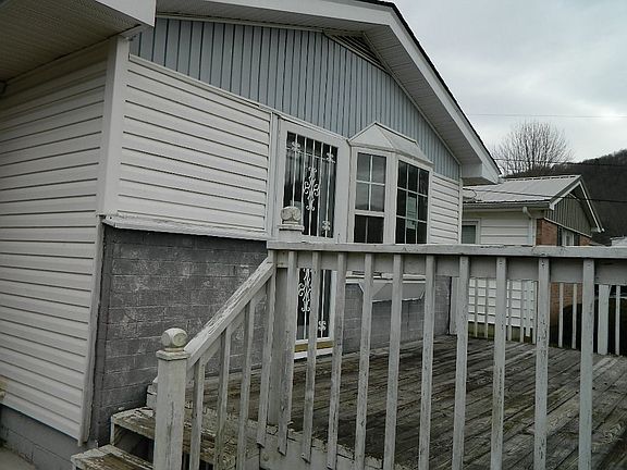 3rd image of 4483 Woodland Ave