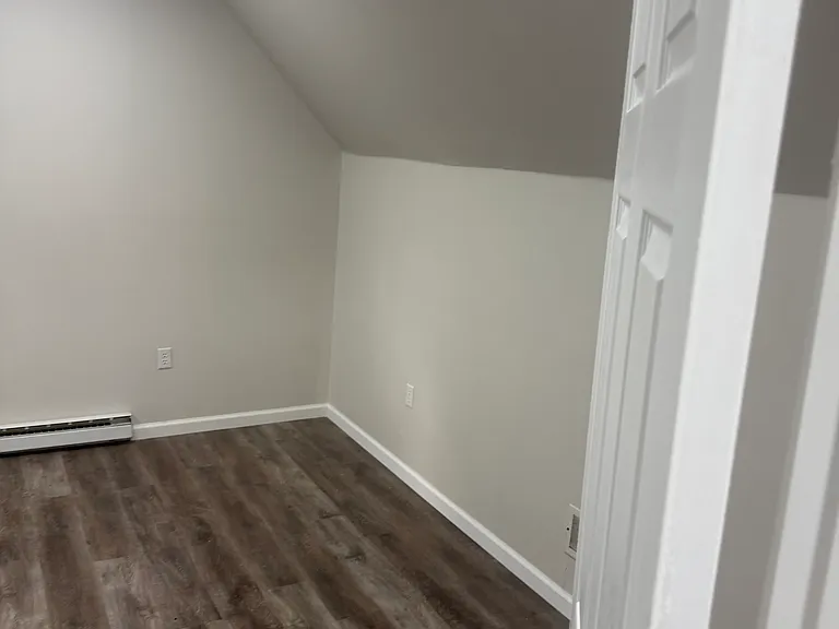 111 Allen St — Photo 5