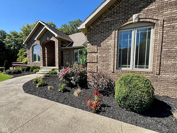 3rd image of 1345 S Oakridge Ln