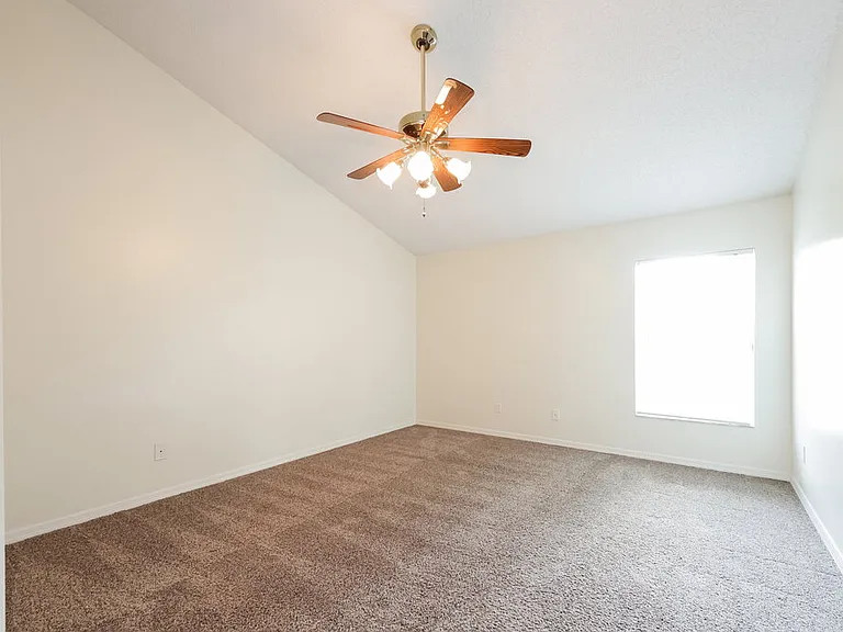 2556 Coachbridge Ct — Photo 9