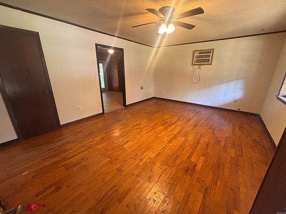 3rd image of 111 Alene Ln