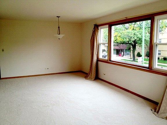 3rd image of 6538 N Northwest Hwy APT 2J