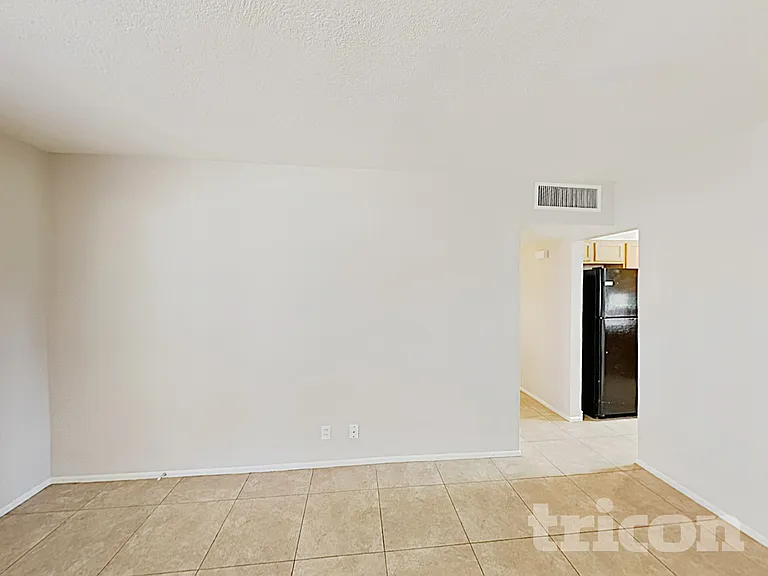 667 W Ivanhoe St — Photo 16