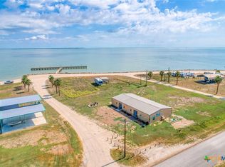 1233 N Ocean Dr, Port Lavaca, TX 77979