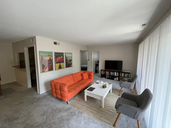 3521 Walnut St APT 8, Kansas City, MO 64111