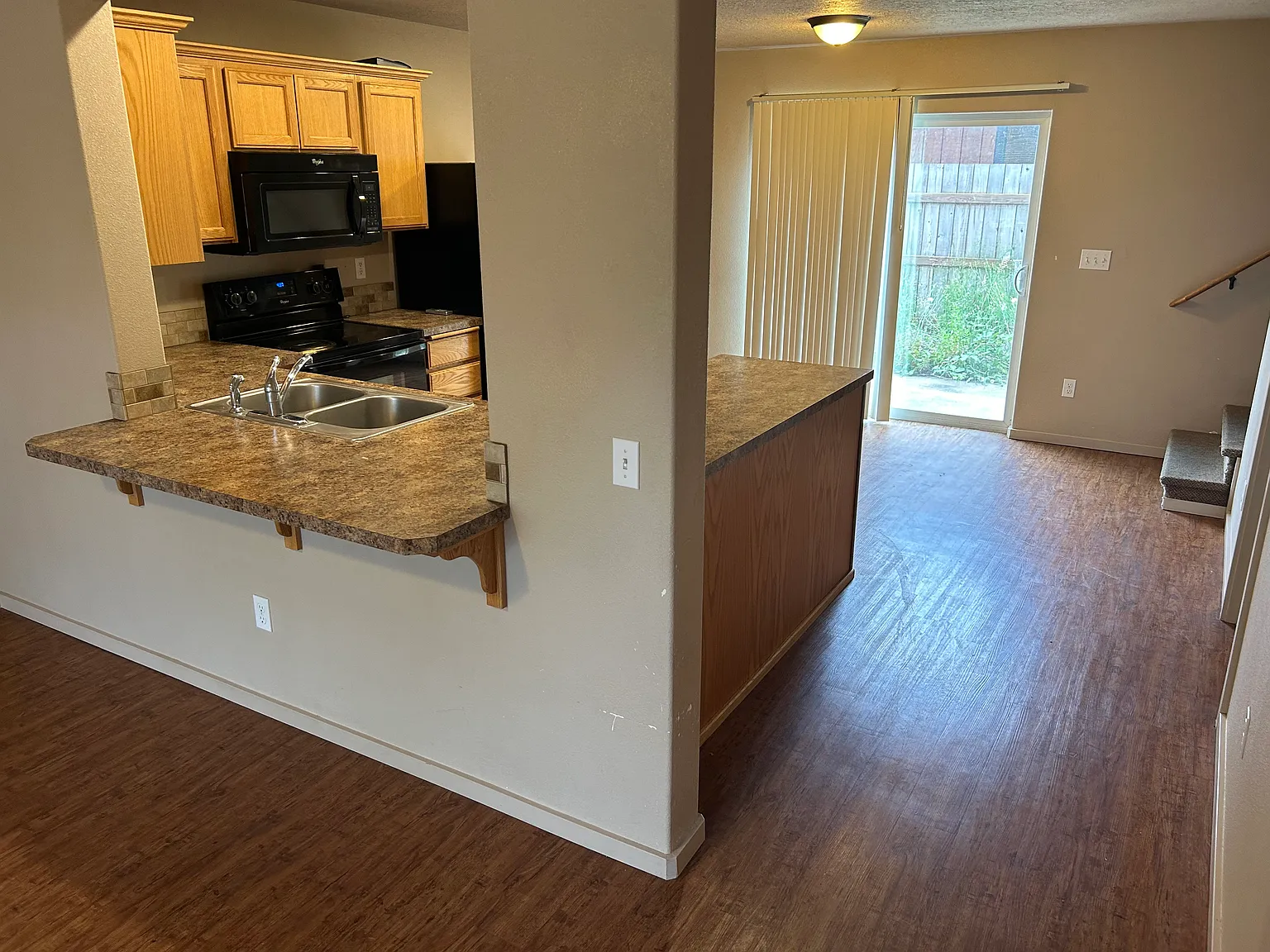 3 bed, 3.5 bath, 1352 sqft, $1,975 — Photo 2
