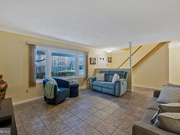3rd image of 3808 Yellowstone Pl