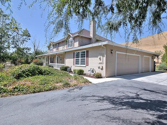 2nd image of 73 Saddle Ct