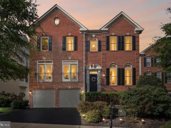 7234 Rita Gray Loop, Alexandria, VA 22315