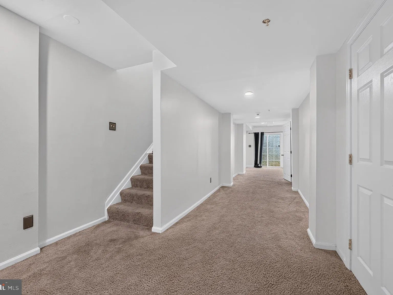 1 bed, 1.0 bath, 3803 sqft, $1,250 — Photo 2