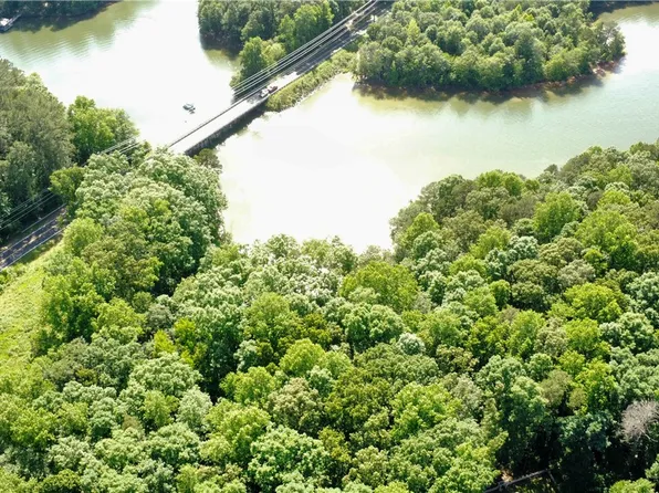 279 Tallulah Dr, Westminster, SC 29693