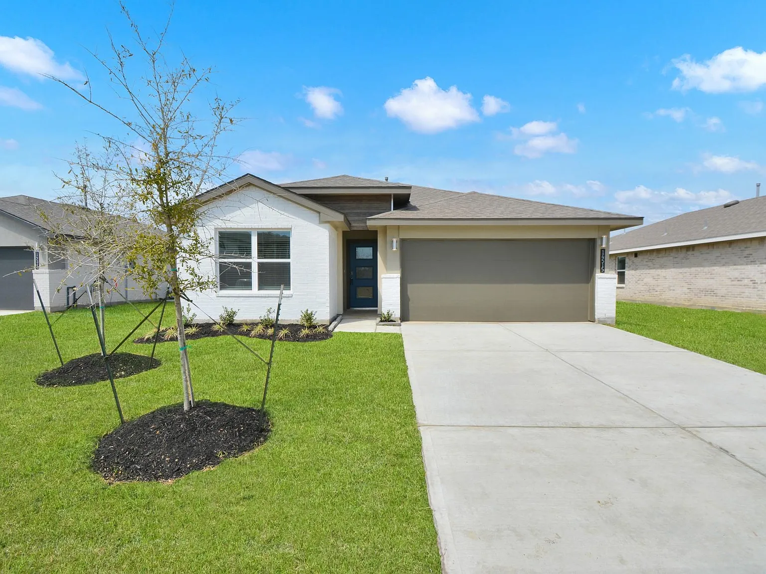 4 bed, 2.0 bath, 1902 sqft, $2,400 — Photo 4