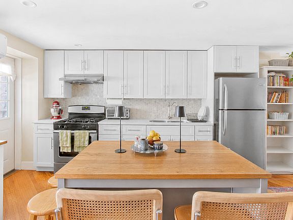 3rd image of 485 New York Ave #1