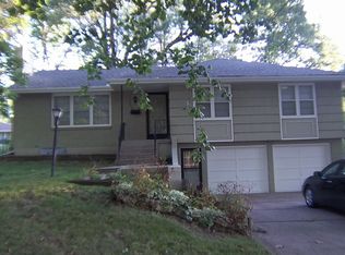 1702 NE 68th Pl, Gladstone, MO 64118
