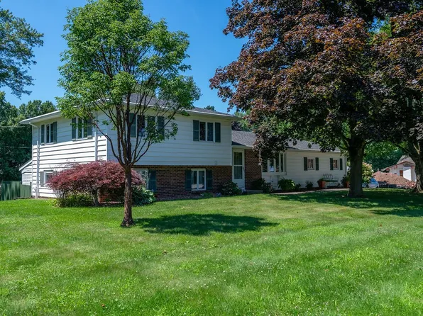 128 Thorncliff Rd, Spencerport, NY 14559