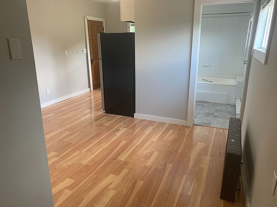 1st image of 2301 Garfield St NE #4