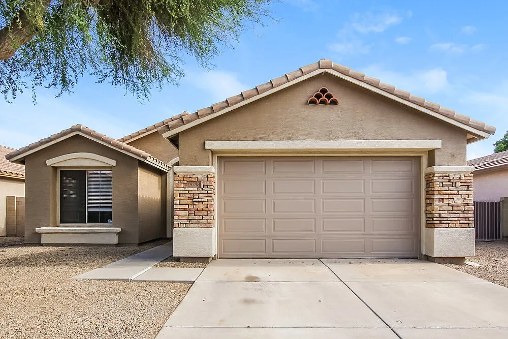 3 bed, 2.0 bath, 1810 sqft, $1,845 — Photo 1