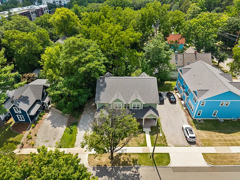 435 Hiscock St — Photo 37