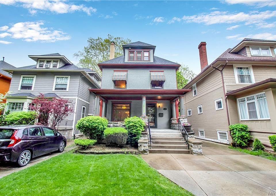 2nd image of 305 Woodward Ave