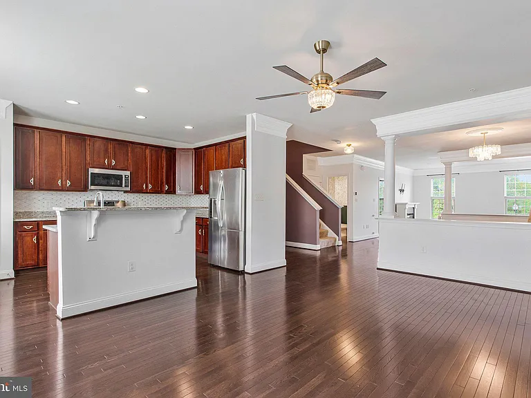 703 Skippers Ln — Photo 5