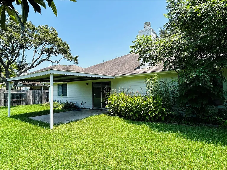 1404 Helmsley Dr — Photo 33