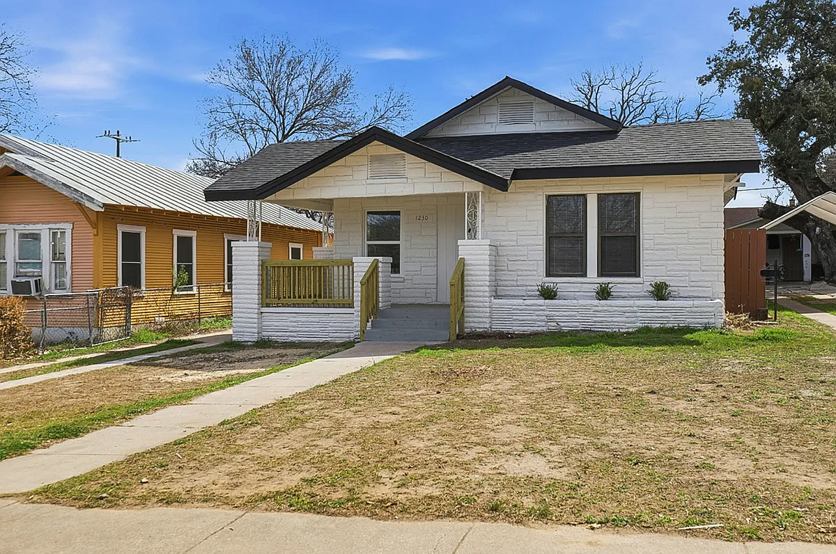 Building Photo - 1230 Hammond Ave