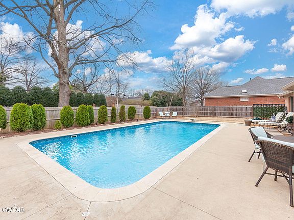 2nd image of 282 Chapel Creek Dr