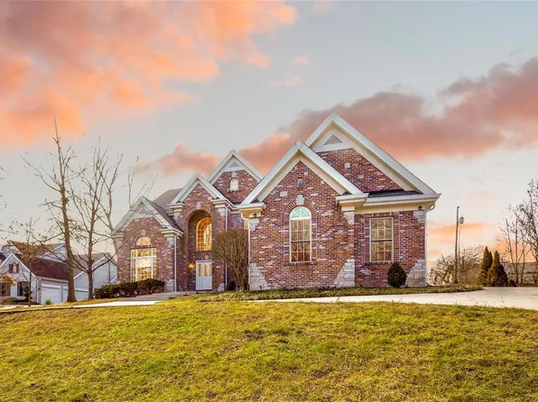 821 N Spoede Rd, Saint Louis, MO 63141