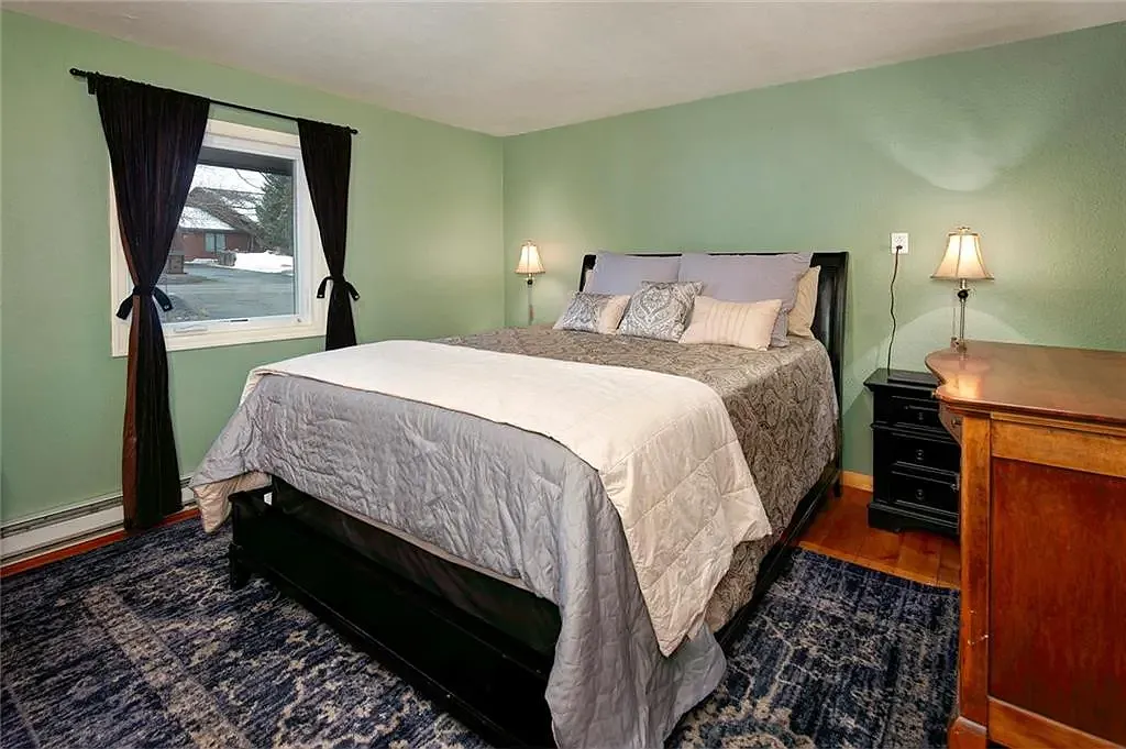 3 bed, 1888 sqft, $1,300 — Photo 3