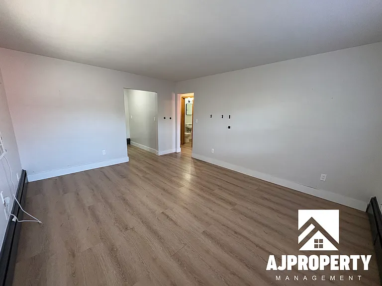 700 S Summit Ave #4 — Photo 3