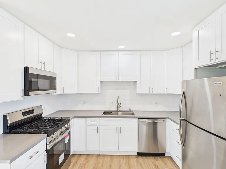 330 W I St — Photo 46