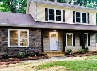 5733 Hollirose Dr, Charlotte, NC 28227
