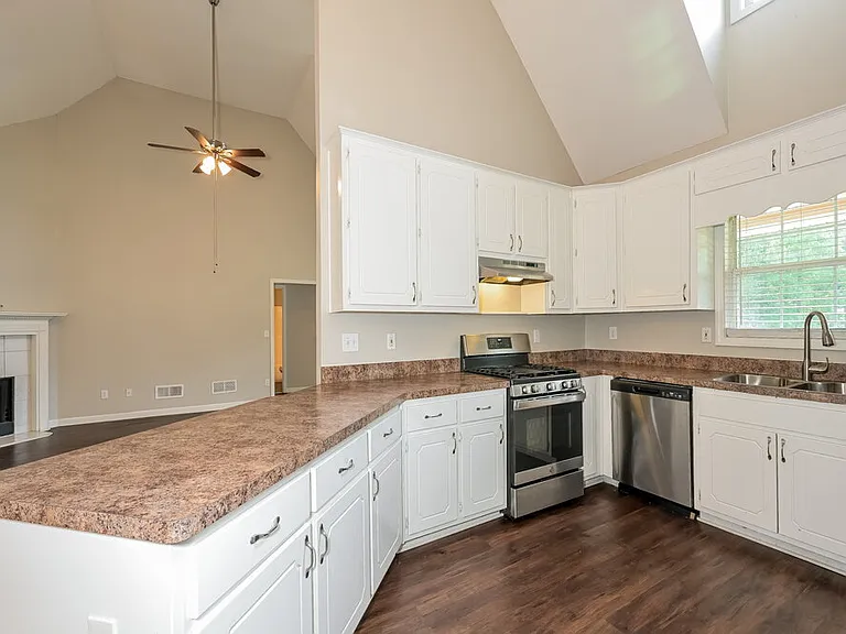128 Alexander Dr — Photo 8
