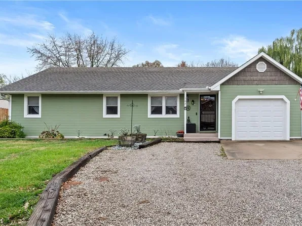 107 E 8th St, Adrian, MO 64720