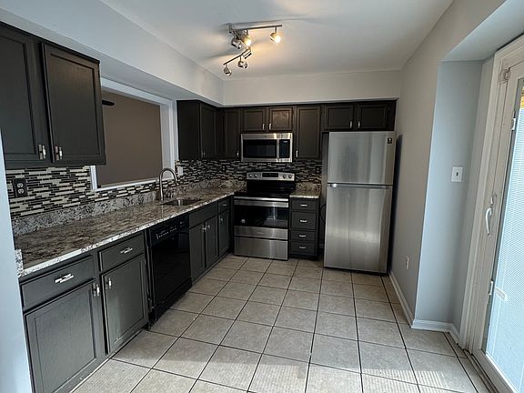 4th image of 14717 London Ln #0
