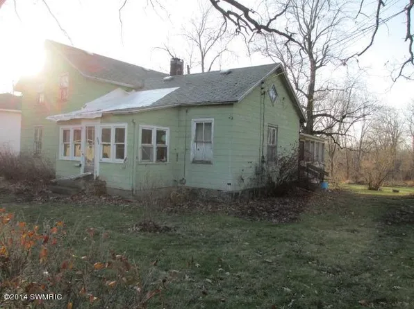 322 S Saint Joseph St, Colon, MI 49040