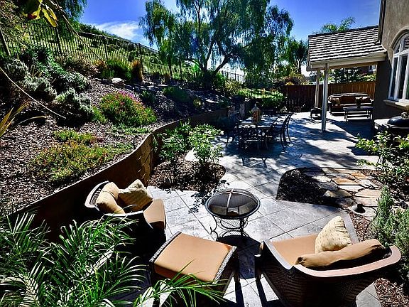 5th image of 12865 Meadowdale Ln