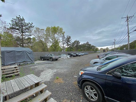 3rd image of 1270 Montauk Hwy