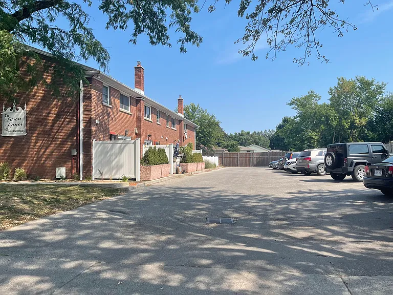 635 Indian Rd N — Photo 15