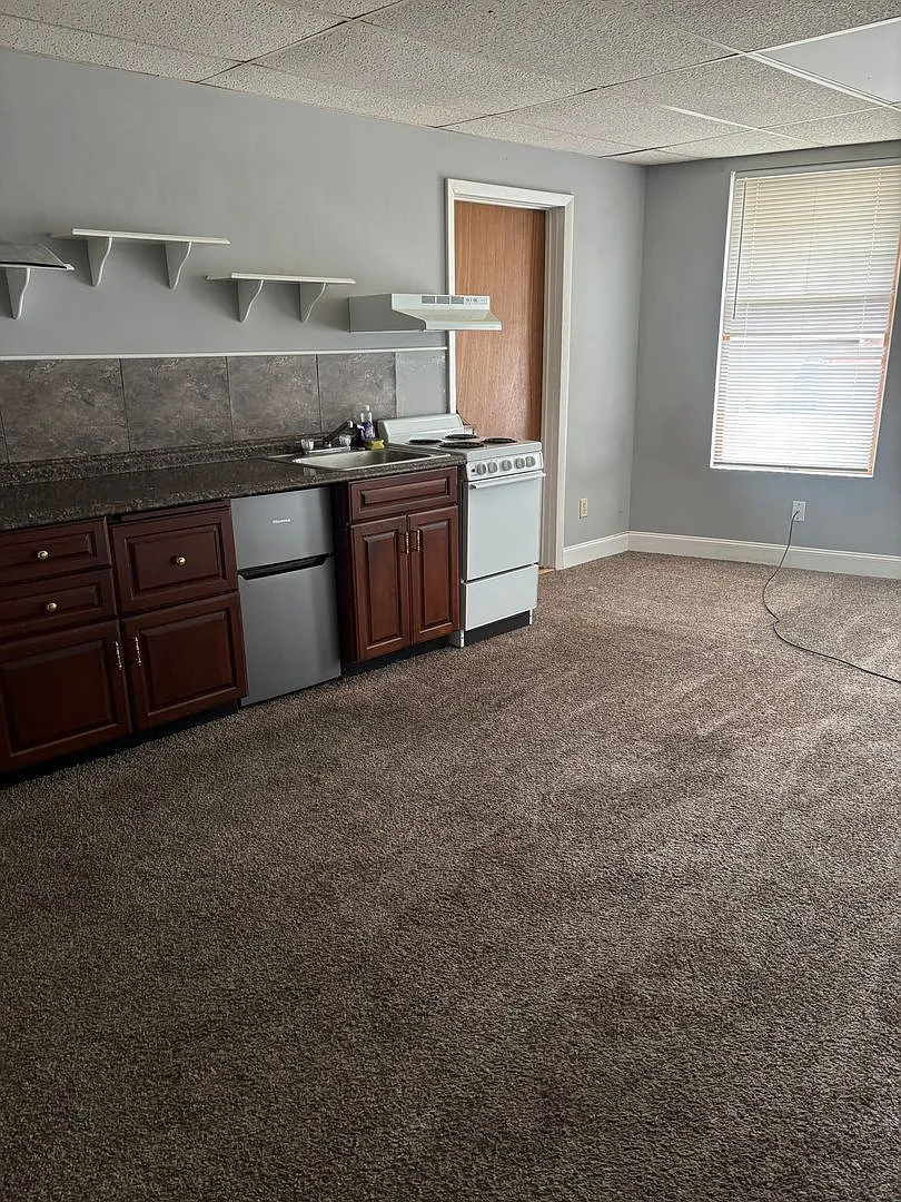 21 A N Water Ave — Photo 1