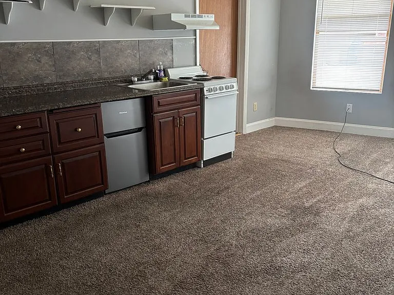 21 N Water Ave #A — Photo 1