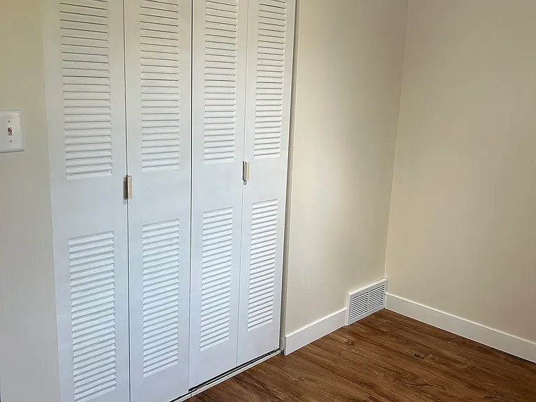 103 W Paul St — Photo 14