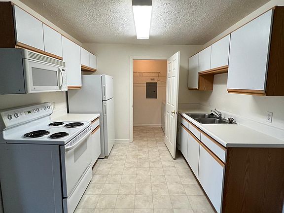 3rd image of 712 Parkers Dr