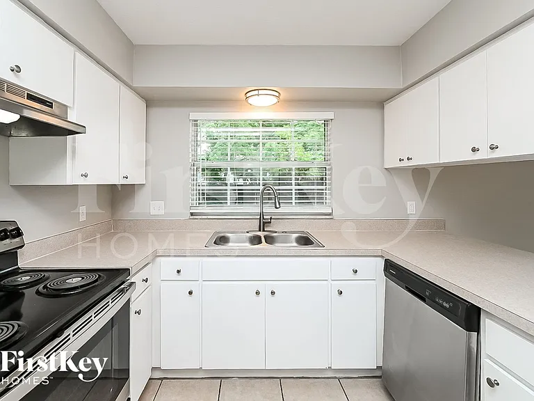 718 Kingswood Loop — Photo 6