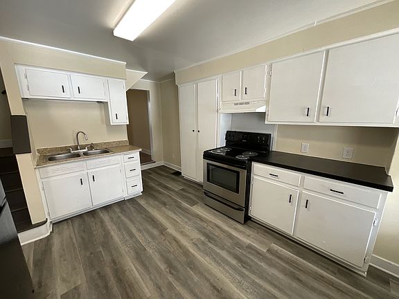 4th image of 544 Smith St