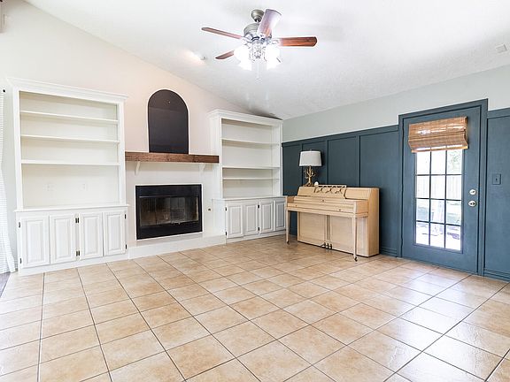 4th image of 527 Lebanon Ct