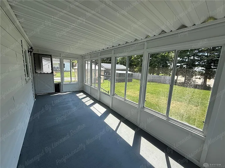 1261 Malden Ave — Photo 23