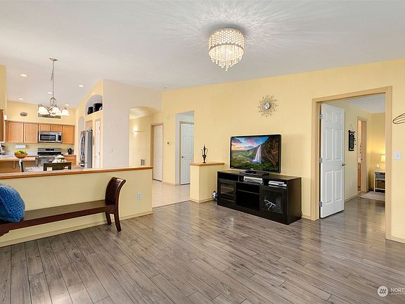 4th image of 6221 73rd Avenue NE