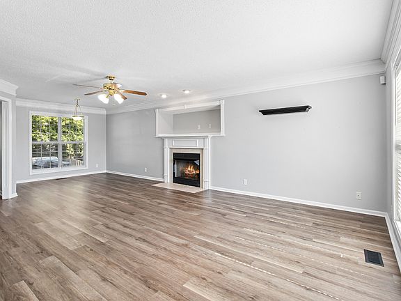 4th image of 3328 Greenspoint Dr