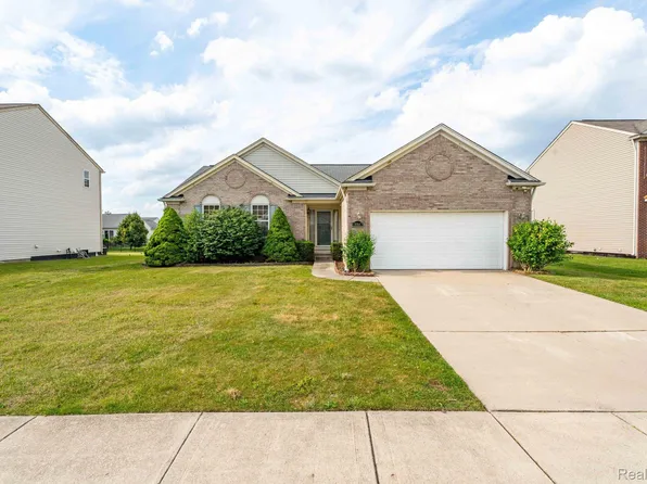 18847 Brighton Dr, Macomb, MI 48042